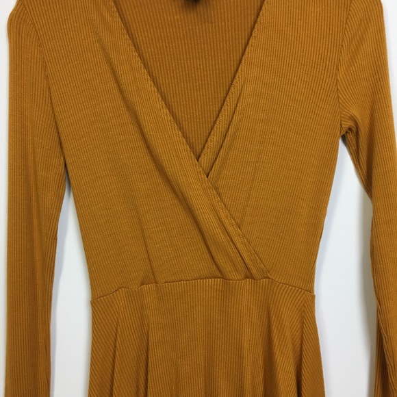 Forever 21 Mustard Wrap Dress Size Small - Picture 2 of 4